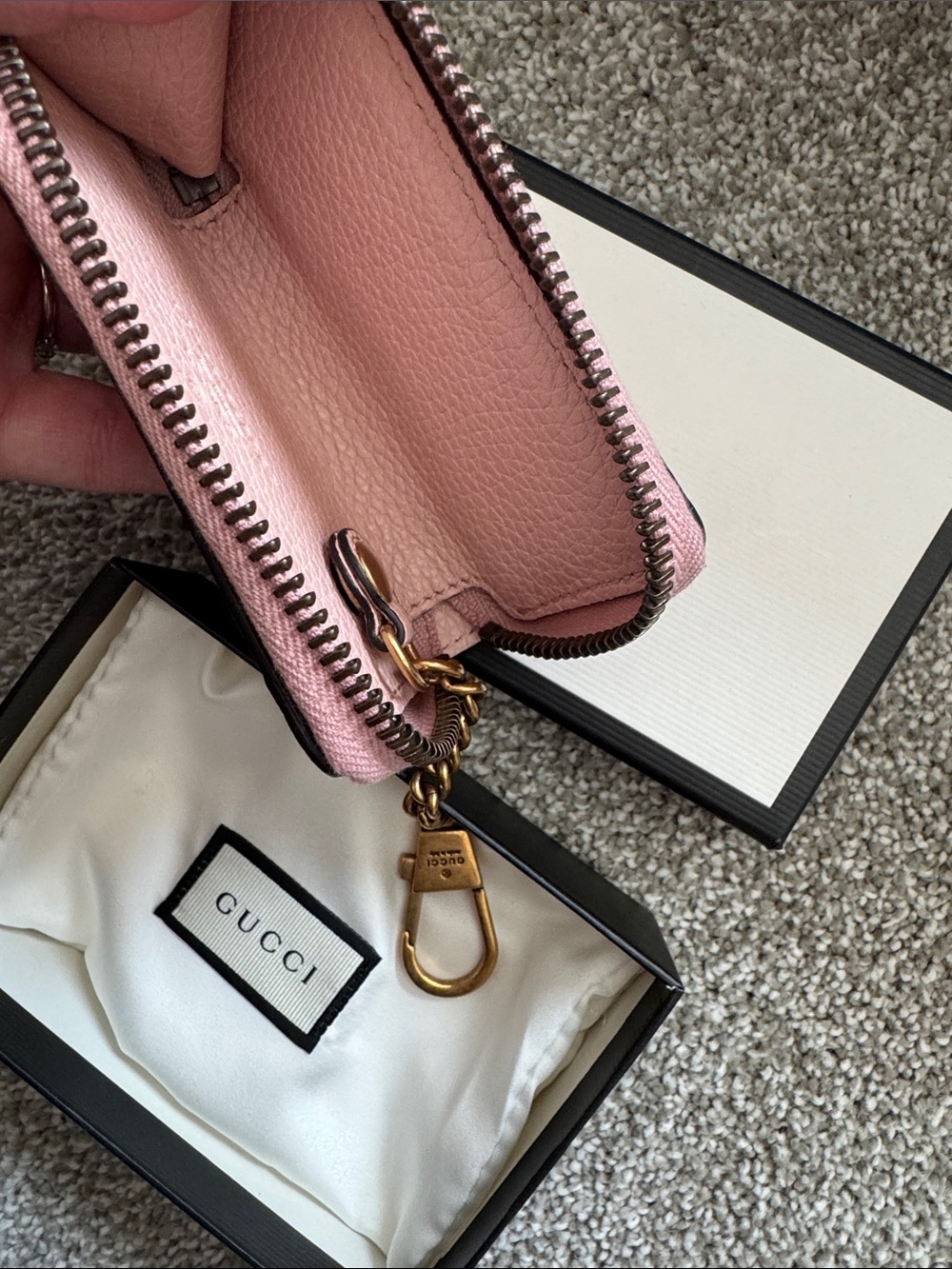 Gucci Pink Pebbled Leather Bee Zip Card Holder - Picture 3 of 3